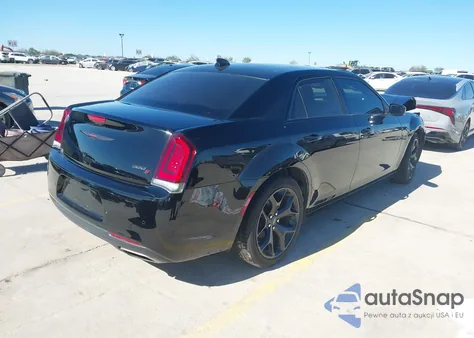 2022 Chrysler 300 S z USA, uszkodzony, nr VIN 2C3CCABG0NH177403